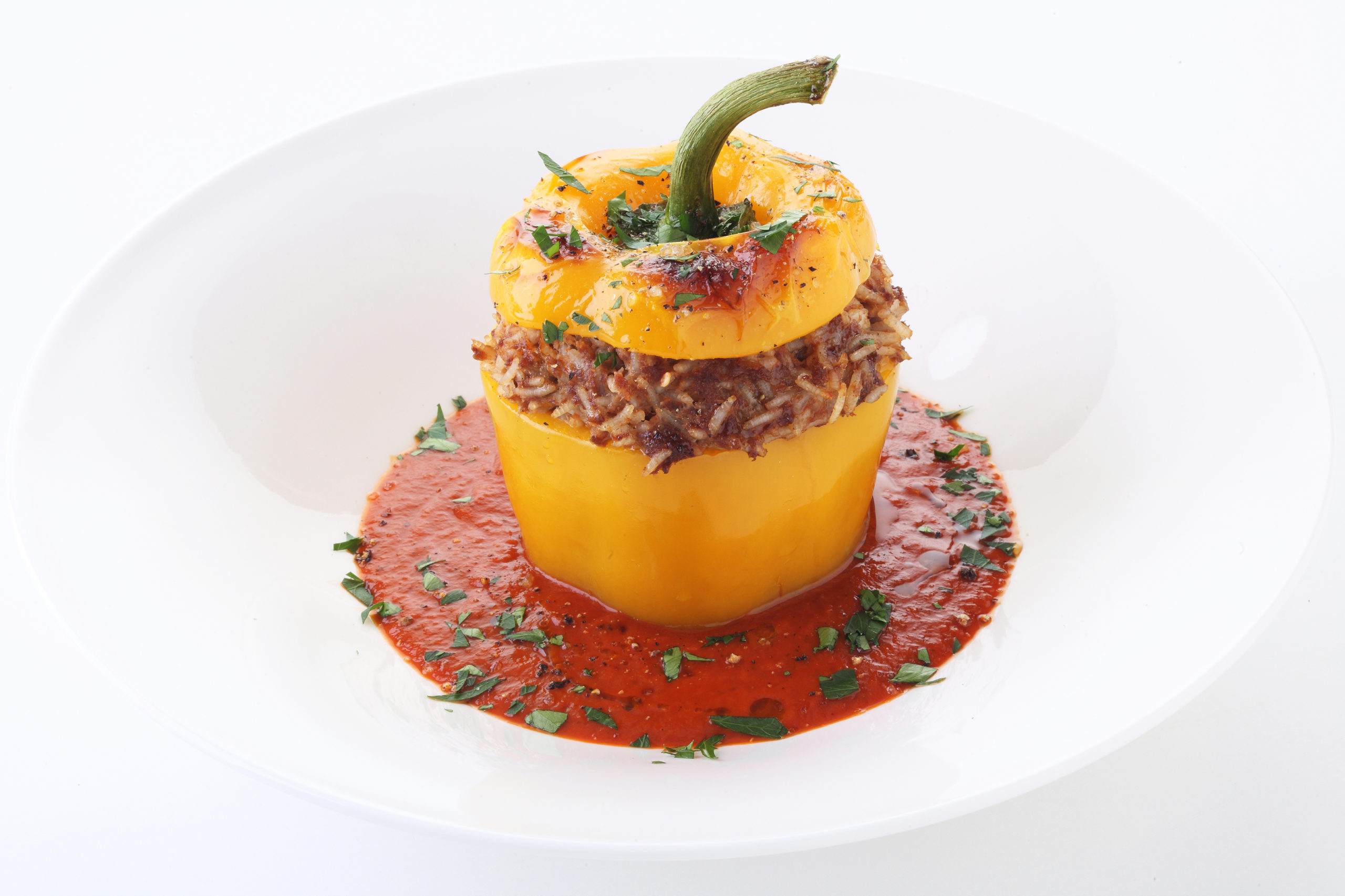 Rezeptbild_Gefüllte Paprika mit Hackfleisch und Tomatensoße