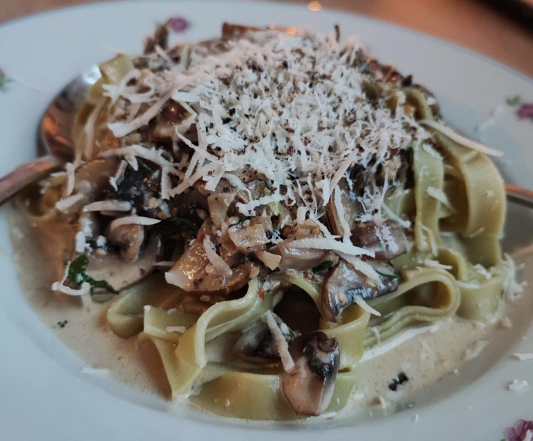 Champignonrahm Tagliatelle mit Basilikum - Essen Wissen Stiftung Eildermann